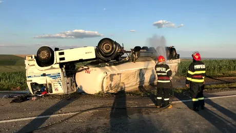 O cisternă plină cu combustibil s-a răsturnat la Vaslui - VIDEO