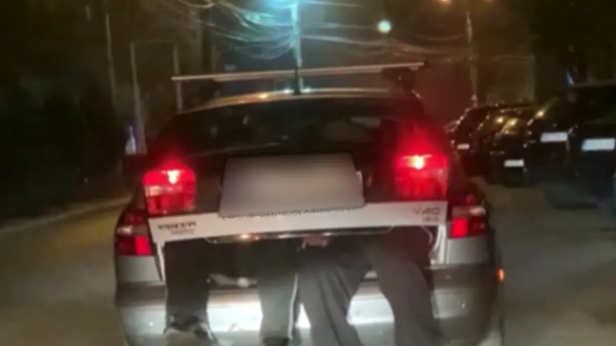 Şoferiţă amendată pentru că şi-a cărat soţul în portbagaj. Bărbatul consumare mult alcool - FOTO
