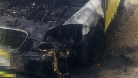 Un bărbat a ajuns la spital după ce a încercat să stingă un autoturism care luase foc
