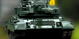 Tancurile vechi de zeci de ani ale Ucrainei primesc „creiere” noi: 30 de turele moderne Cockerill comandate pentru Leopard 1. Vehiculul, transformat în obuzier de tip trage-și-fugi