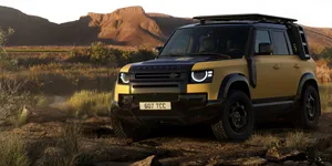 Jaguar Land Rover ar lansa o camionetă Defender realizată în SUA în colaborare cu Stellantis