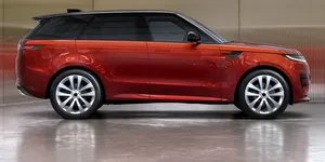<span class='prepend'>Foto |</span> Land Rover celebrează 20 de ani de Range Rover Sport cu o ediție aniversară. Are la bază versiunea SV și un sistem hibrid plug-in