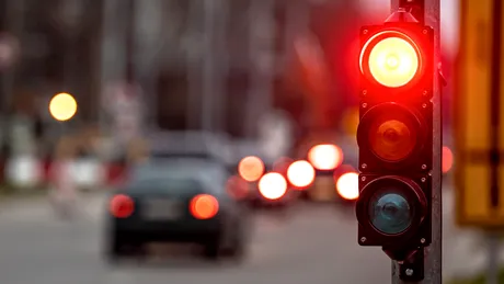 2025: Cum scapi de amendă dacă treci pe roșu la semafor? Situații în care Poliția nu poate face nimic