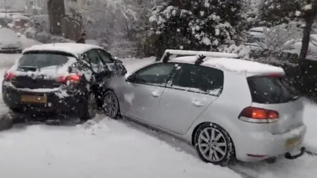 Haos pe șoselele din Marea Britanie după zăpada căzută în ultimele zile - VIDEO
