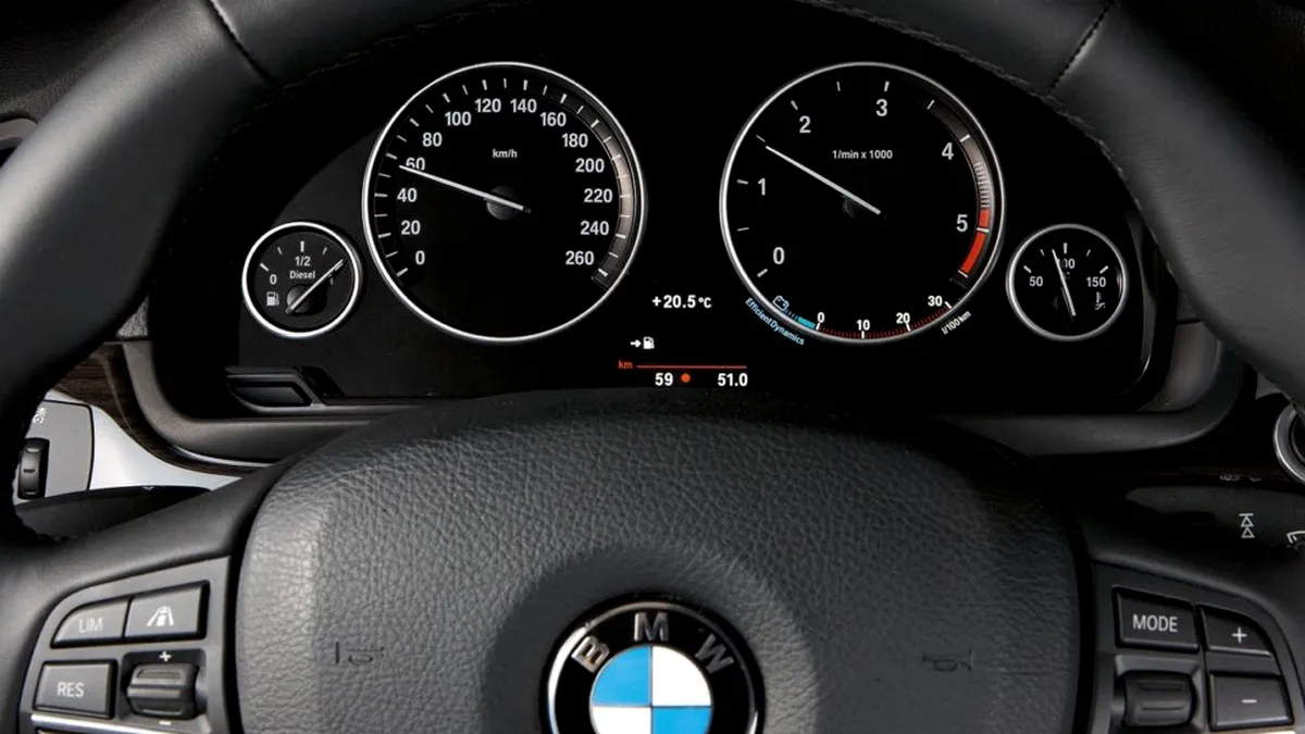 Un șofer oferă la schimb, pe OLX, un BMW Seria 5 pe o Dacia Spring