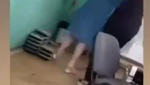 Ce a pățit o elevă din Timiș după ce a intrat cu trotineta în clasă. Diriginta este cercetată penal