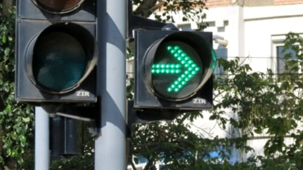 Trecerea de pietoni inteligentă din Constanţa, distrusă de traficul intens - FOTO-VIDEO