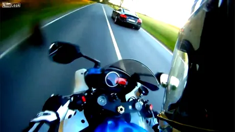 Cu 300 km/h pe motor, pe drumurile publice. VIDEO