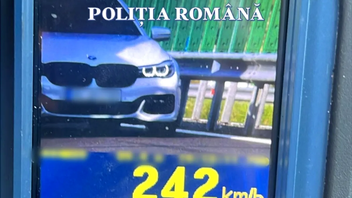 Prins de radar cu peste 240 km/h pe DEx. Craiova-Pitești. Ce a pățit șoferul după ce a fost oprit de polițiști