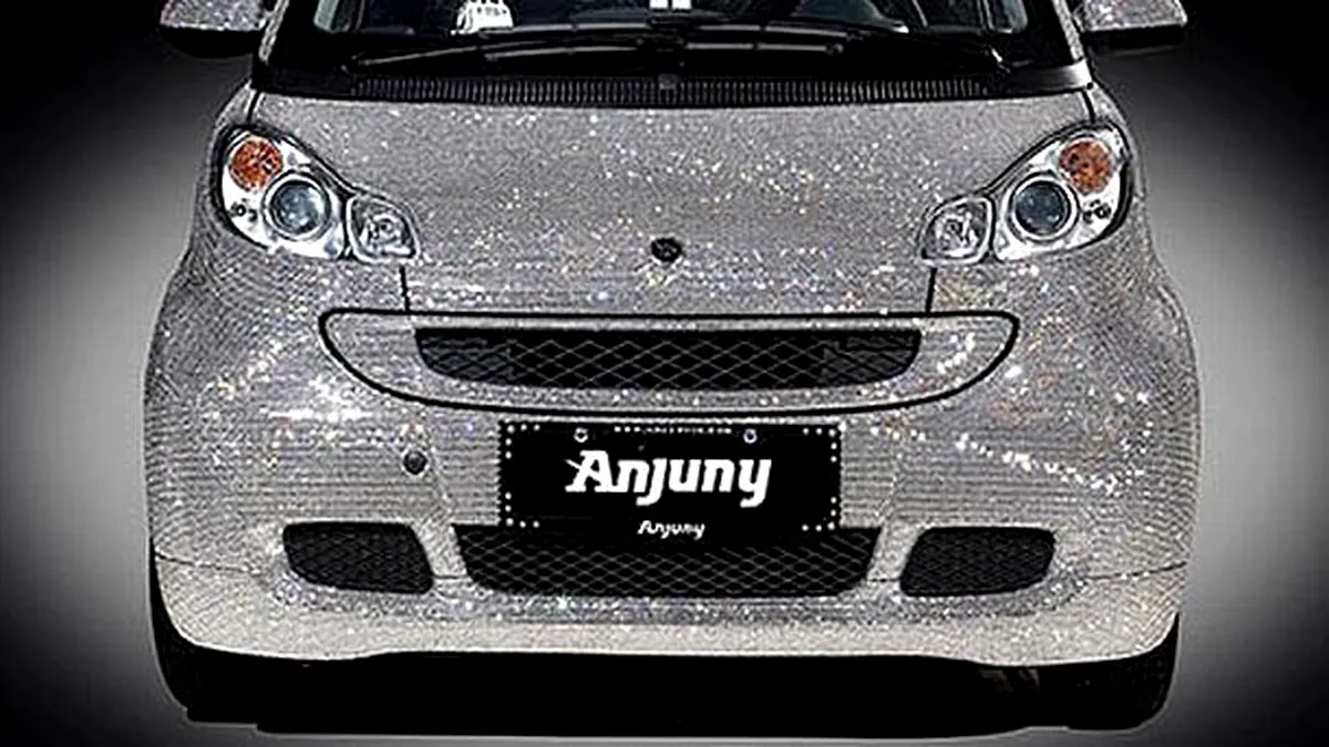 Anjuny decorează un smart ForTwo cu cristale Swarowski