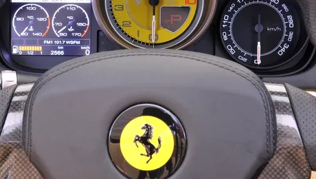 Video – Ferrari-ul roz de 120.000 de lire care a ajuns daună totală. Proprietara acuză asiguratorul după ce a rămas fără despăgubire