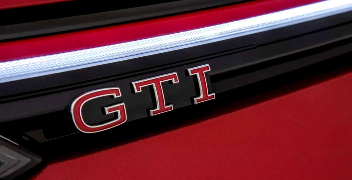 Noul Volkswagen Golf GTI, spionat fără camuflaj