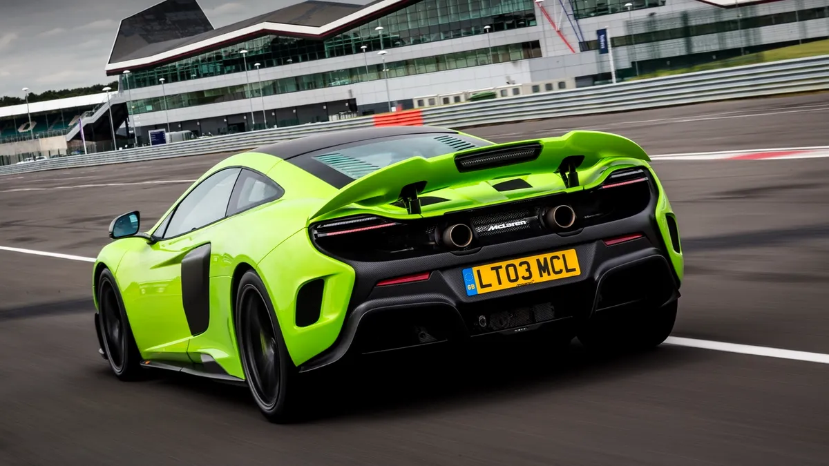 Oficial: acesta este noul McLaren 675LT