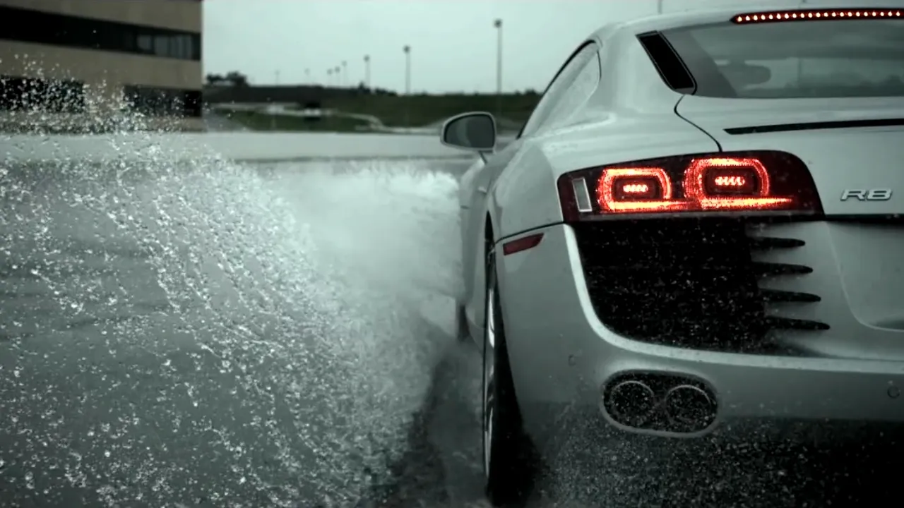 1-audi-r8 