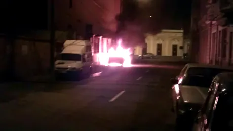 Gest extrem făcut din gelozie. Un tânăr a incendiat o mașină