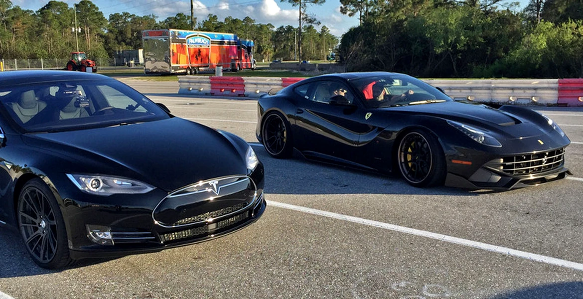 VIDEO: Liniuţă între Ferrari F12 şi Tesla Model S P85D. Sau V12 vs. full electric