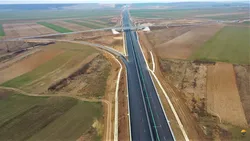 CNAIR schimbă standardele pentru drumurile expres: bandă de urgență și alveole la intervale de până la 3 km