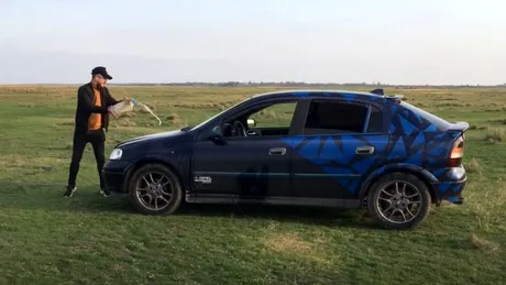 Un vlogger român râde de rușii care își dau foc la mașini ca să obțină like-uri