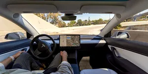 Tesla renunță la vânzarea pachetului Full Self-Driving. Din 14 februarie, funcția va fi disponibilă pe bază de abonament