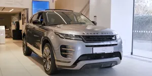 Range Rover Evoque – Cel mai mic model din gamă suprinde prin practicalitate și dotări