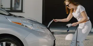 Topul celor mai vândute modele de mașini electrice din lume și clasamentul celor mai mari producători. Duel BYD vs. Tesla