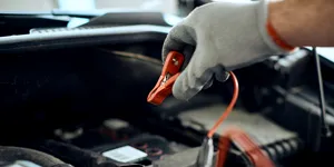 Trei dispozitive pentru șoferi disponibile la Dedeman. Prețurile pornesc de la 159 lei și pot fi utile când bateria mașinii face probleme
