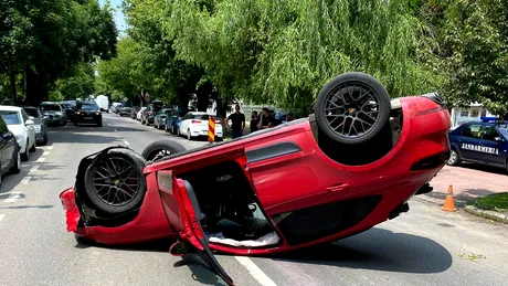 Cine este femeia care s-a răsturnat cu un Porsche Macan în București?