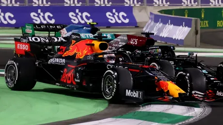 VIDEO. Nebunie în Formula 1. Hamilton și Verstappen, la egalitate de puncte înainte de ultima etapă
