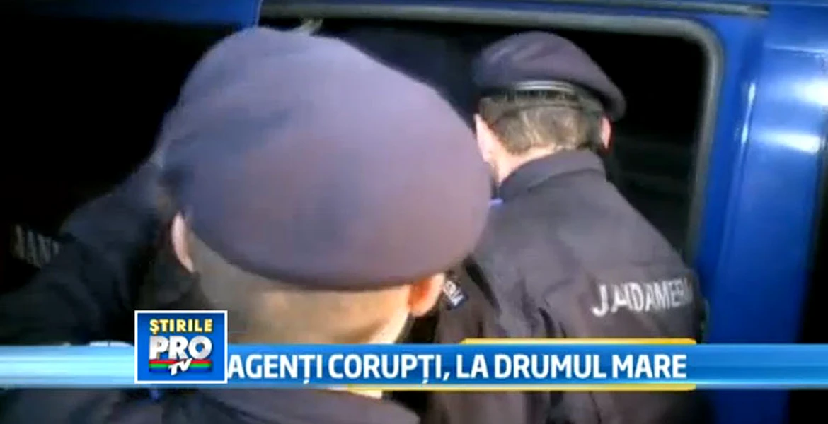 VIDEO: Agenţi de la Poliţia Rutieră Pantelimon acuzaţi că ar fi luat mită