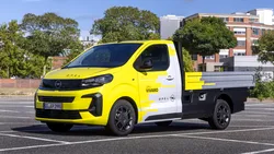<span class='prepend'>Foto |</span> Autoutilitara Opel Vivaro este disponibilă și sub formă de camionetă. Vine cu un motor diesel de 2,2 litri sau în variantă electrică
