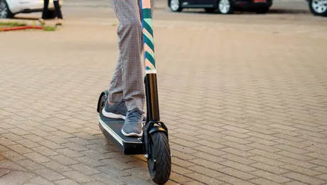 Legea pentru trotinete și biciclete electrice a fost promulgată! Reguli noi și pentru șoferi