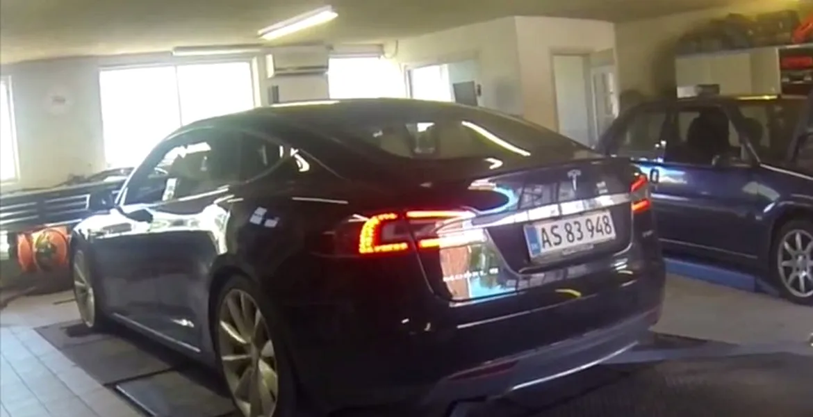 Tesla Model S P85D mai face o victimă: un dyno inocent. VIDEO