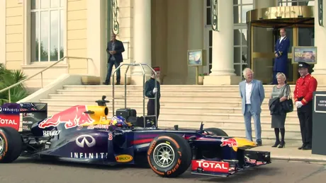 Tu cum ai reacţiona dacă ai primi un monopost de Formula 1 în locul maşinii tale? VIDEO