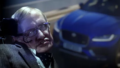 Stephen Hawking este personajul negativ în cea mai nouă reclamă Jaguar - VIDEO