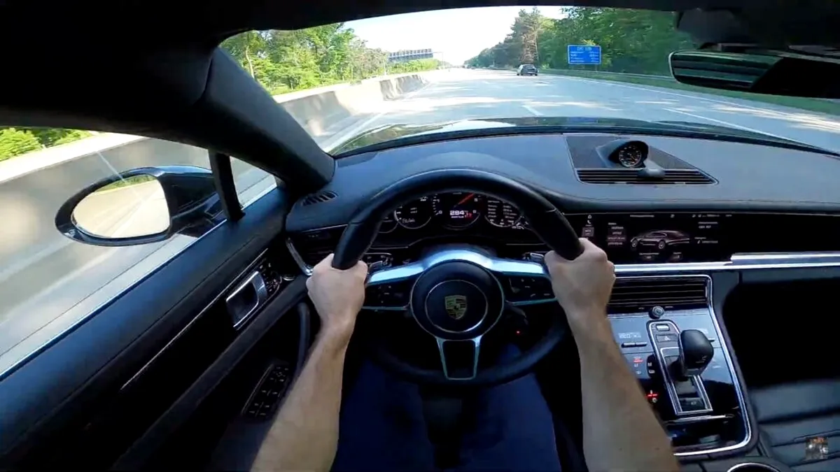 VIDEO: Ce face un proprietar de Porsche Panamera 4S atunci când se plictisește acasă?