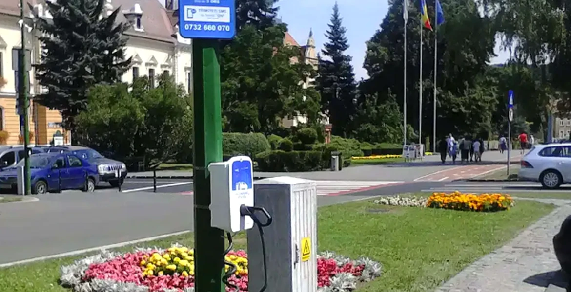 Vehiculele electrice, încărcate gratuit cu „priza la stâlp”. Proiect lansat într-un mare oraș din România