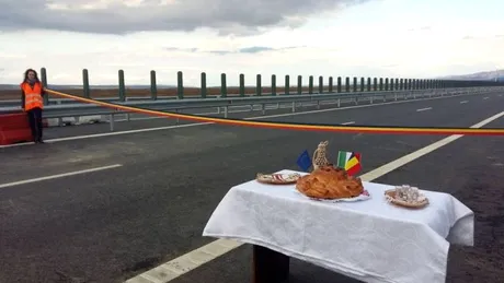 Imaginea tâmpeniei la români. S-a inaugurat autostrada, dar nu e gata