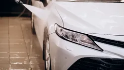 Spălătorie auto din București, amendată cu 30.000 de lei și închisă. Ce au găsit inspectorii?