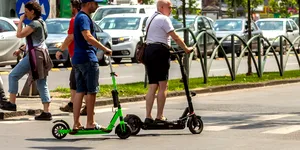 Trotinetele electrice în România: De la ce vârstă sunt permise și pe unde ai voie legal să circuli