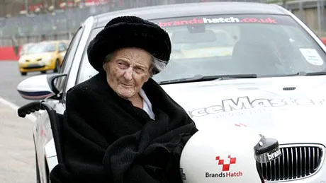 BMW M3 şi bunicuţa de 107 ani