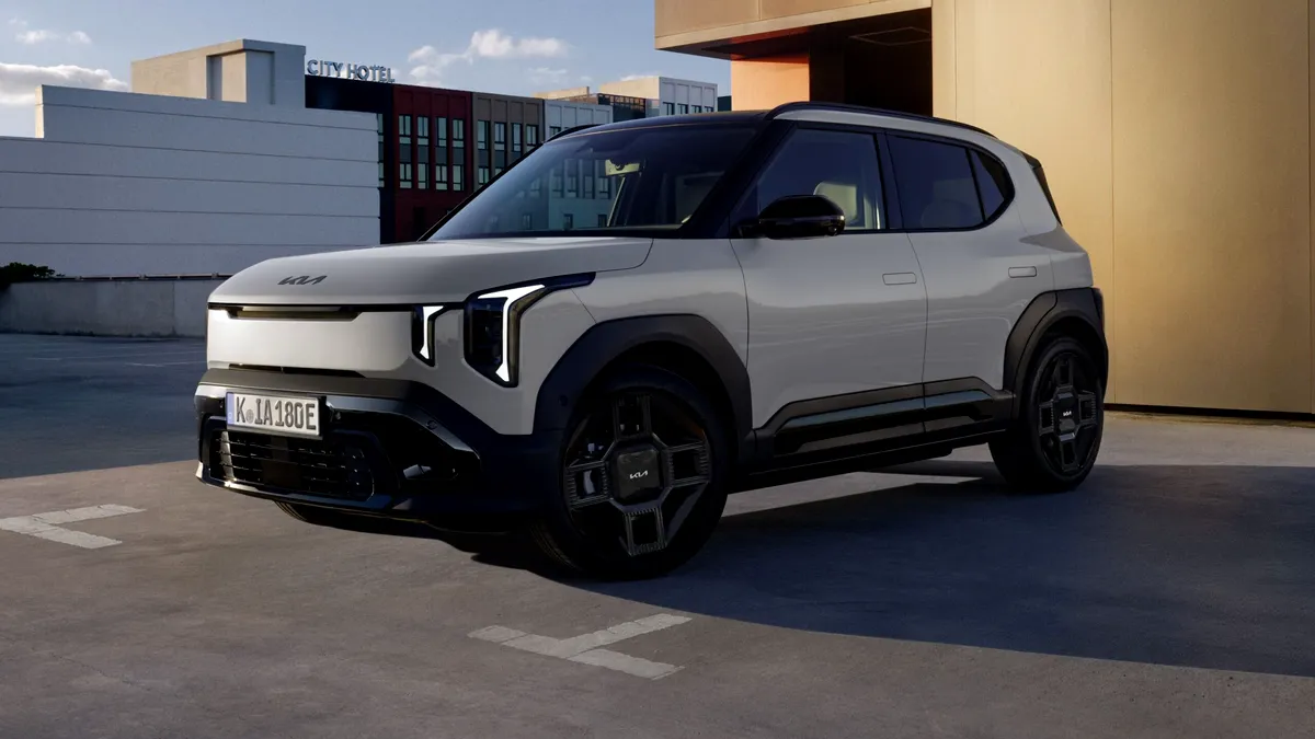 Kia lansează EV2 Black-Line. Rivalul pentru Renault 4 electric vine cu elemente de design negre și o autonomie sporită