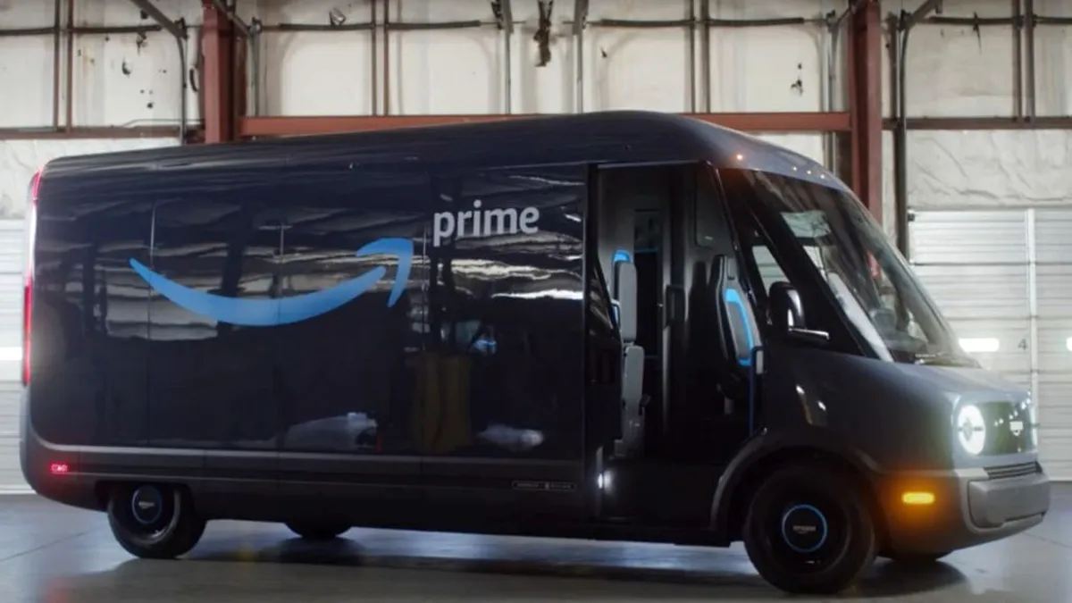 Rivian a prezentat primul vehicul electric de livrare pentru Amazon
