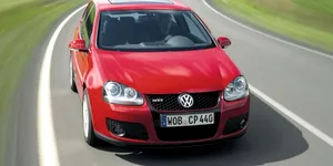 Ai voie să circuli pe prima bandă cu 130 km/h? Ce spune Codul Rutier 2025 despre limitele de viteză