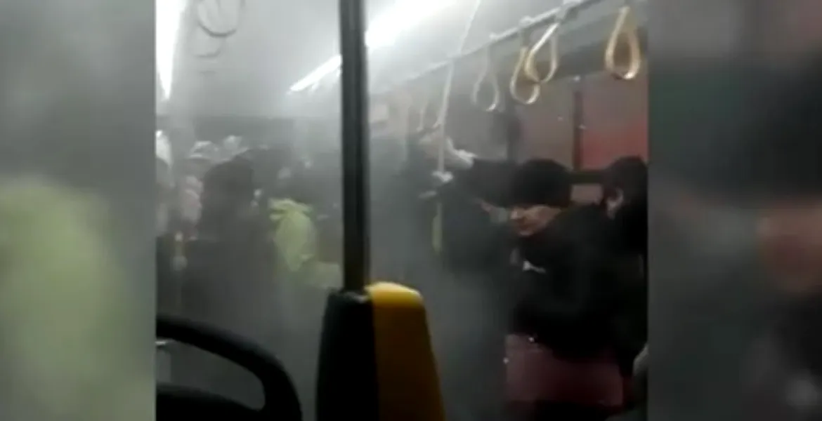 Încă un autobuz Otokar s-a defectat. Interiorul plin cu pasageri a fost inundat de apă clocotită – VIDEO