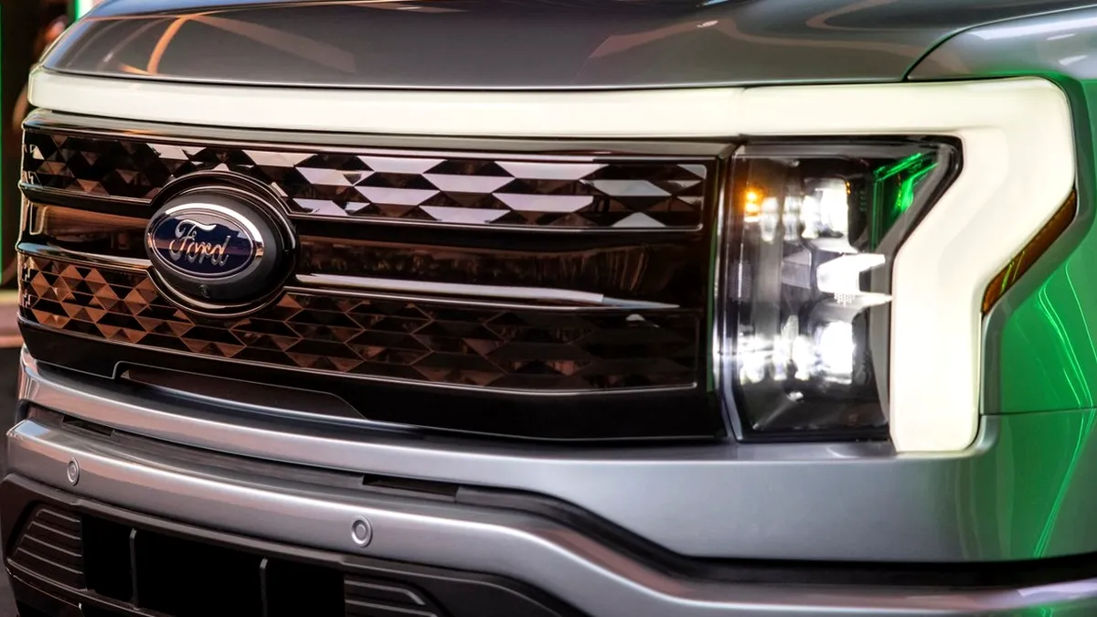 Se bat americanii pe acest model. Ford a dublat producția