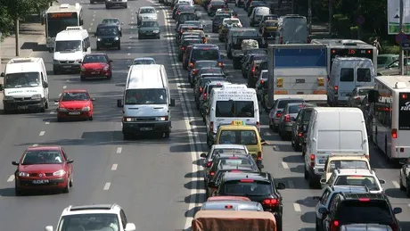 Bucureştenii petrec anual un „concediu” în trafic