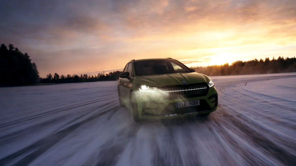 SUV-ul electric Skoda Enyaq a bătut toate recordurile la categoria drift pe gheață - VIDEO