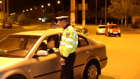 Polițist arestat după ce a promis unui șofer băut că îl scapă de testul de alcool