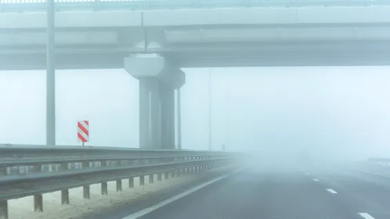 Condiții de ceață densă pe autostrăzi. Autoritățile nu recomandă depășiri pe autostrada A0, A2 și A3