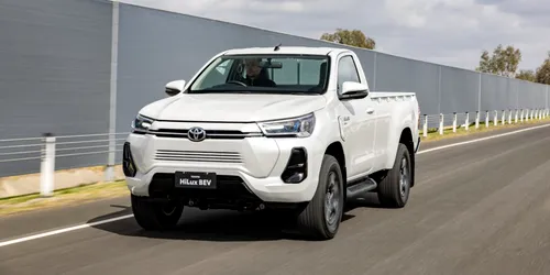 Toyota confirmă că o versiune electrică a camionetei Hilux va intra în producție în 2025